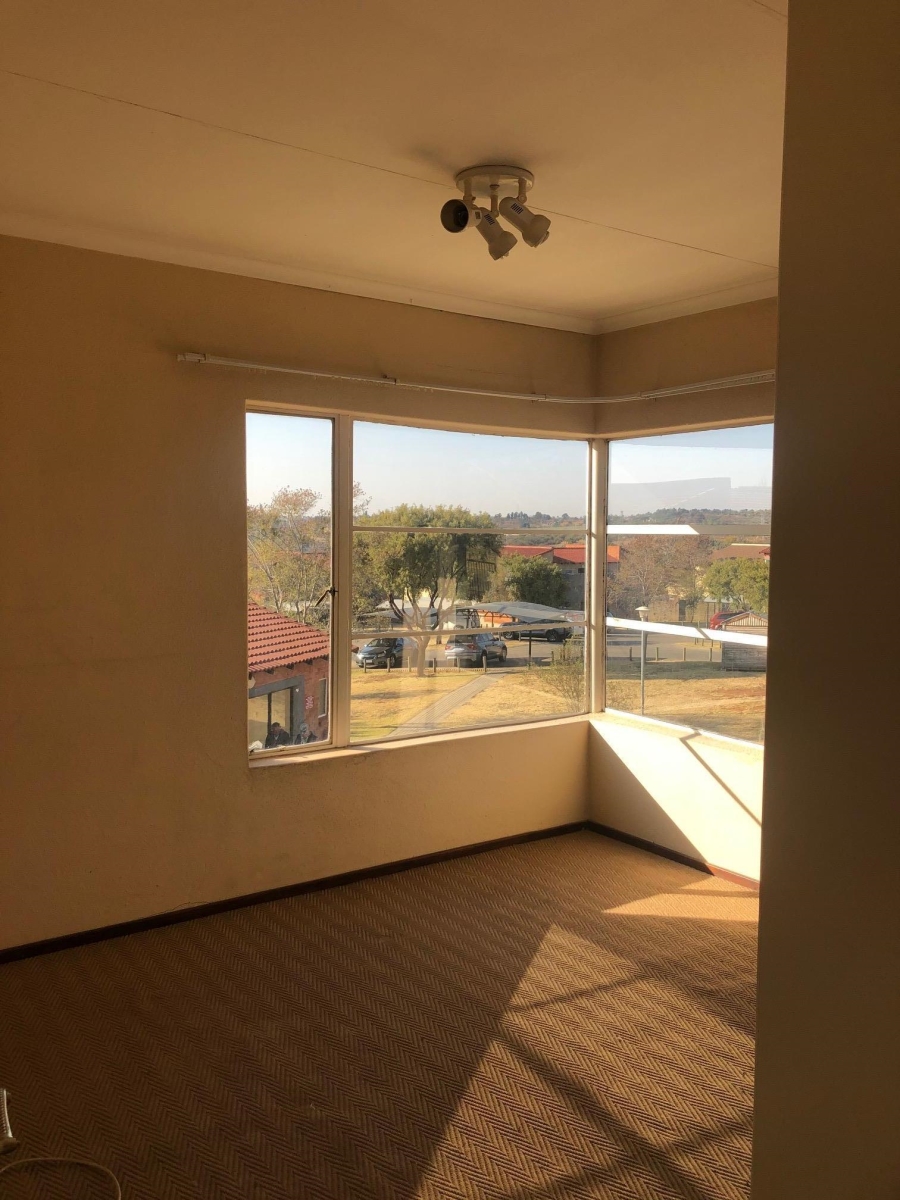 2 Bedroom Property for Sale in Willowbrook Gauteng