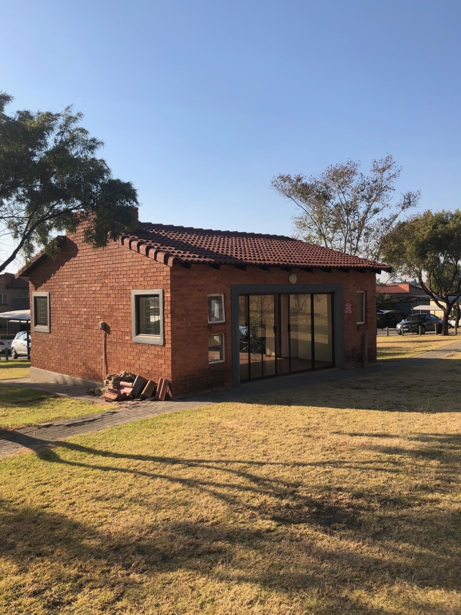 2 Bedroom Property for Sale in Willowbrook Gauteng