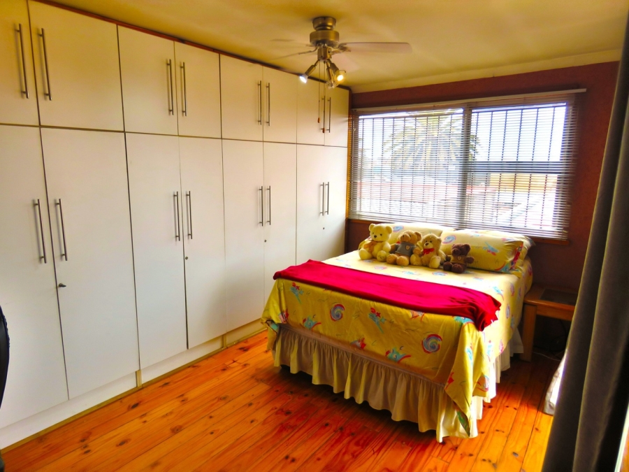 6 Bedroom Property for Sale in Lenasia Ext 3 Gauteng