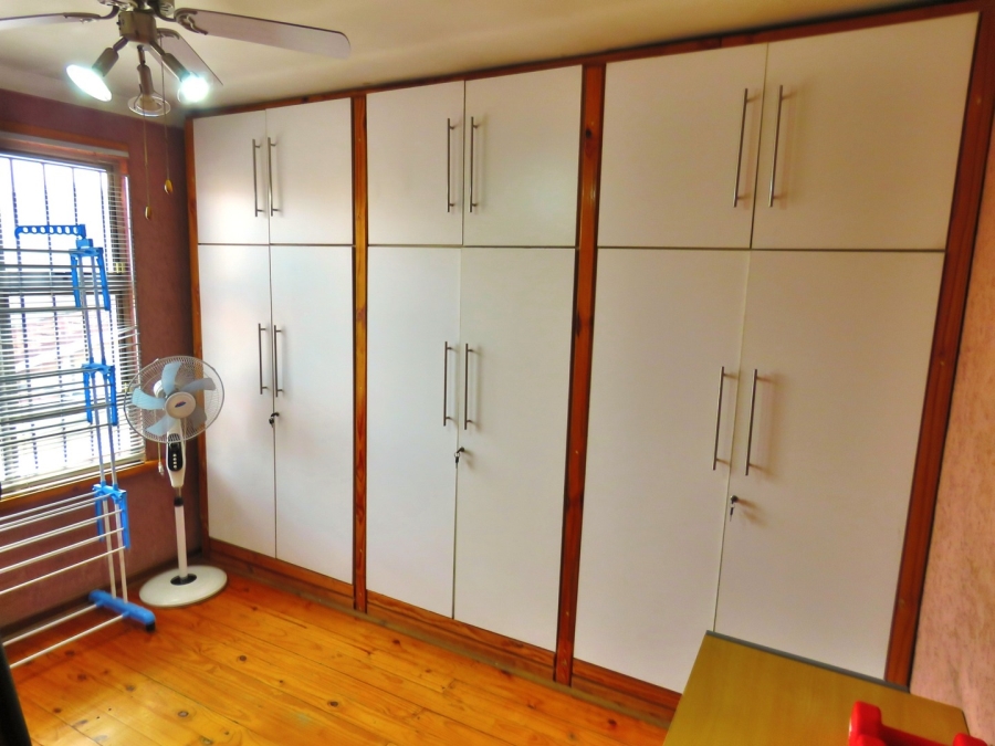 6 Bedroom Property for Sale in Lenasia Ext 3 Gauteng