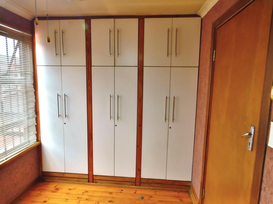 6 Bedroom Property for Sale in Lenasia Ext 3 Gauteng
