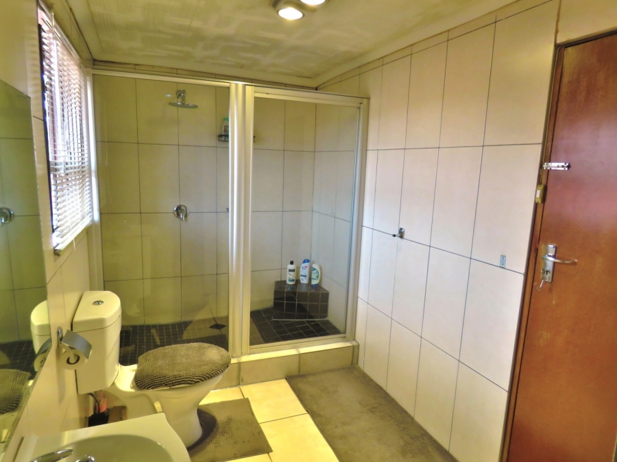 6 Bedroom Property for Sale in Lenasia Ext 3 Gauteng