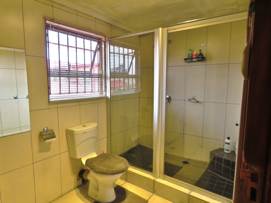 6 Bedroom Property for Sale in Lenasia Ext 3 Gauteng