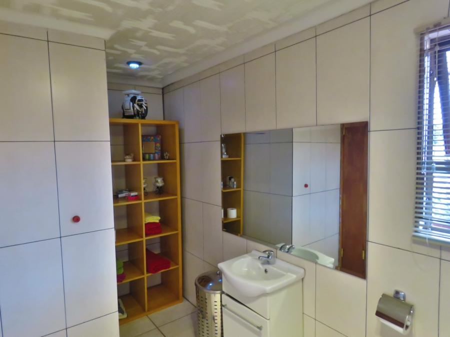 6 Bedroom Property for Sale in Lenasia Ext 3 Gauteng