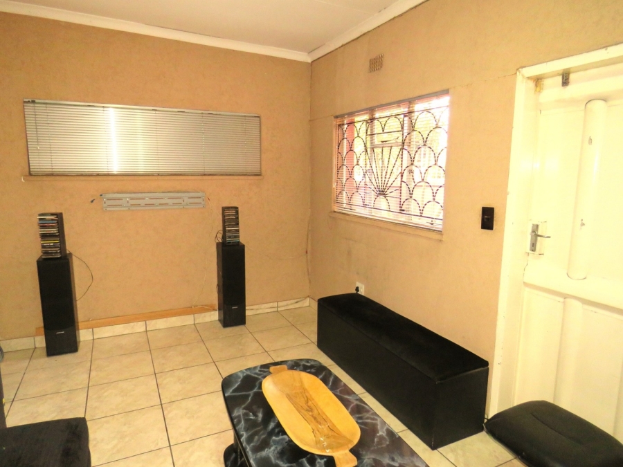 6 Bedroom Property for Sale in Lenasia Ext 3 Gauteng