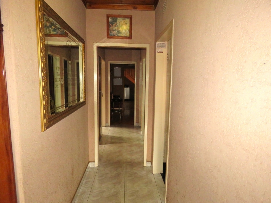 6 Bedroom Property for Sale in Lenasia Ext 3 Gauteng