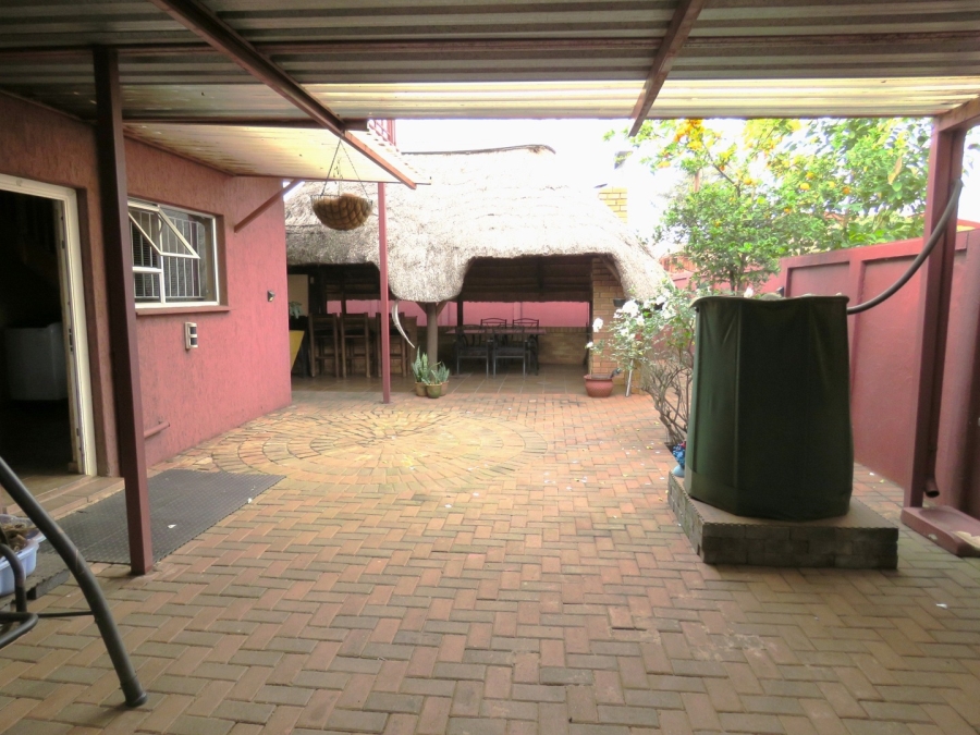 6 Bedroom Property for Sale in Lenasia Ext 3 Gauteng