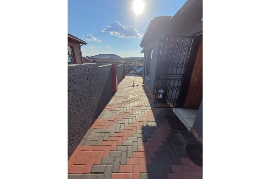 3 Bedroom Property for Sale in Witpoortjie Gauteng
