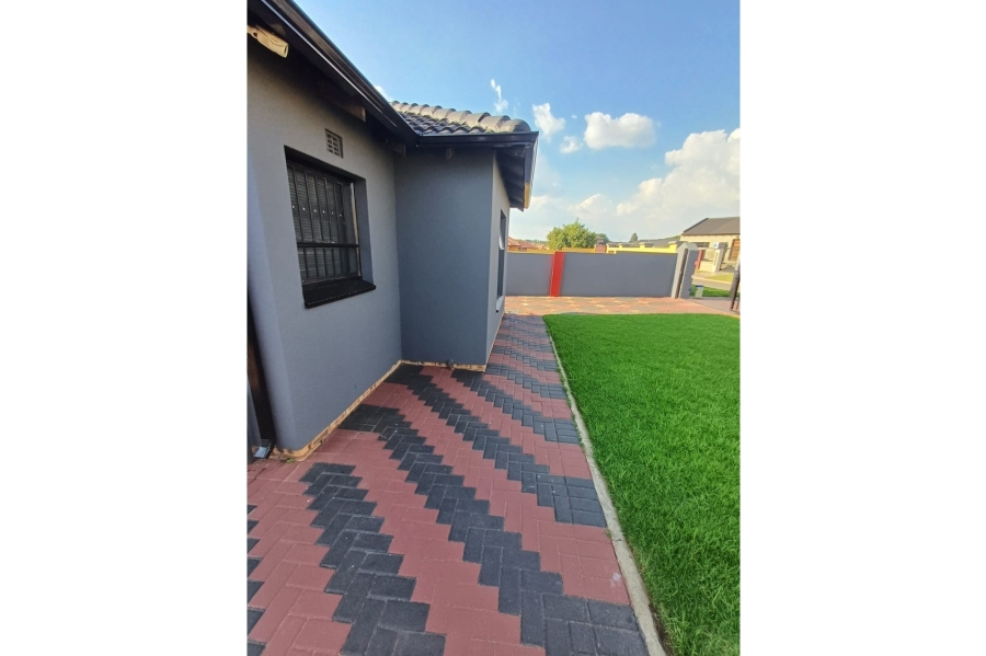 3 Bedroom Property for Sale in Witpoortjie Gauteng