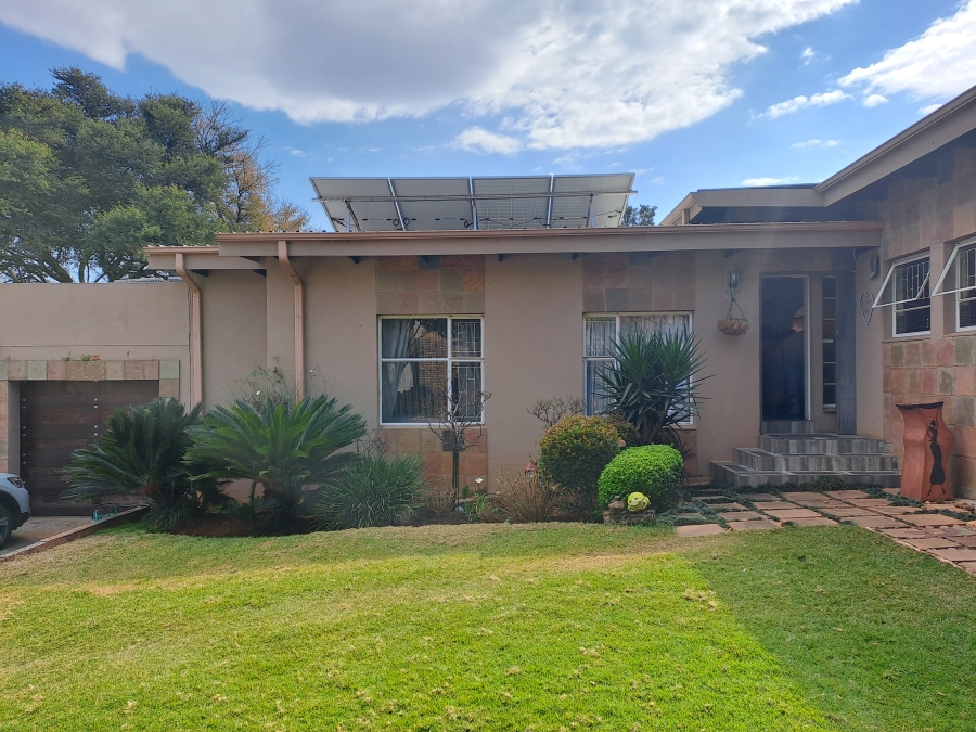5 Bedroom Property for Sale in Pierre Van Ryneveld Gauteng
