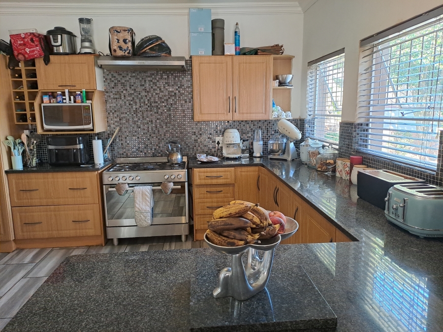 5 Bedroom Property for Sale in Pierre Van Ryneveld Gauteng