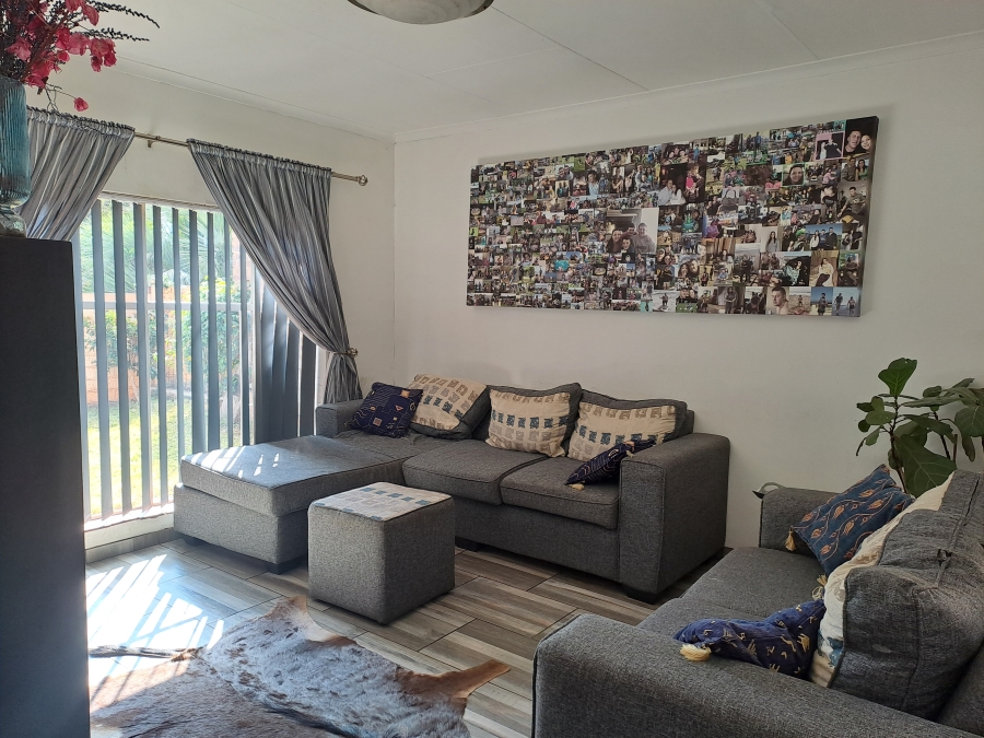 5 Bedroom Property for Sale in Pierre Van Ryneveld Gauteng