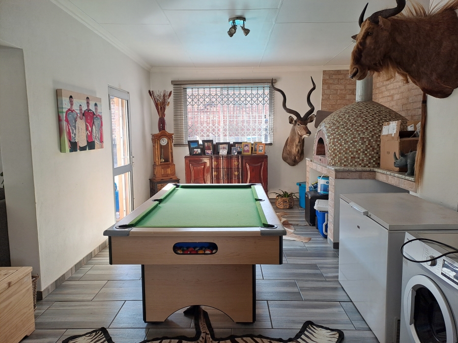 5 Bedroom Property for Sale in Pierre Van Ryneveld Gauteng