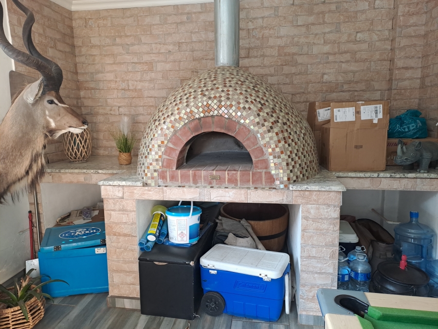 5 Bedroom Property for Sale in Pierre Van Ryneveld Gauteng