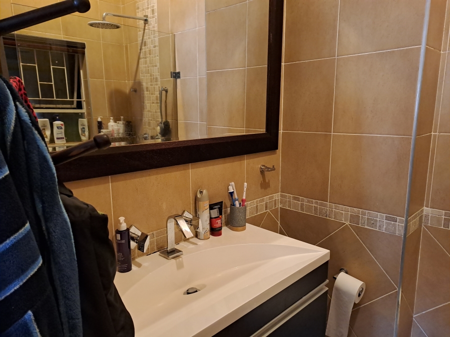 5 Bedroom Property for Sale in Pierre Van Ryneveld Gauteng