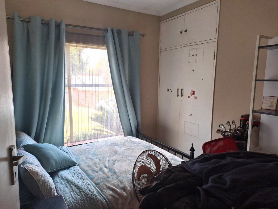 5 Bedroom Property for Sale in Pierre Van Ryneveld Gauteng