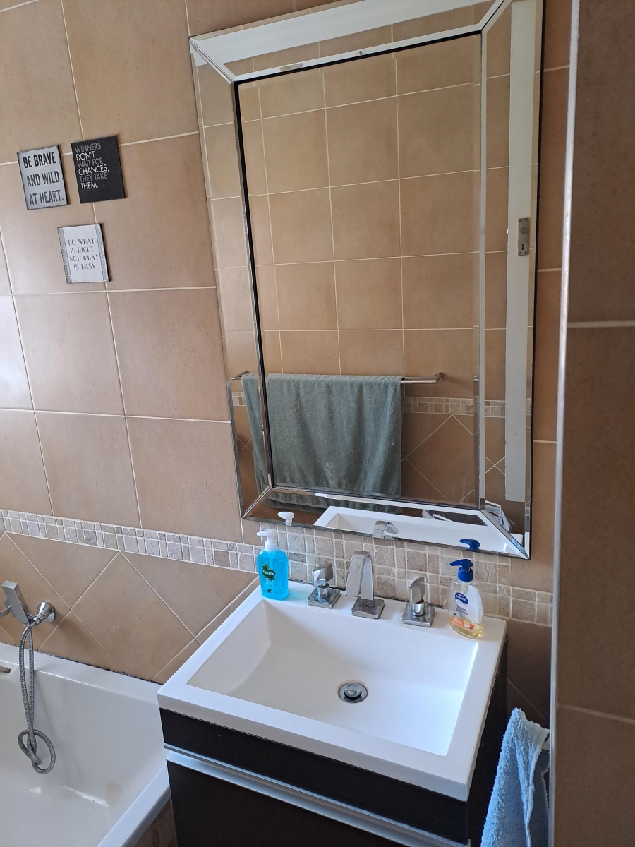 5 Bedroom Property for Sale in Pierre Van Ryneveld Gauteng