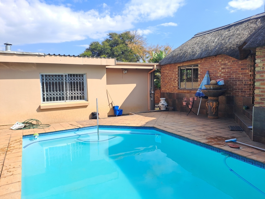 5 Bedroom Property for Sale in Pierre Van Ryneveld Gauteng