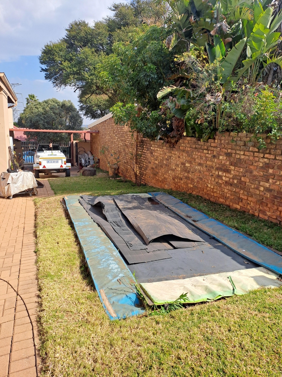 5 Bedroom Property for Sale in Pierre Van Ryneveld Gauteng
