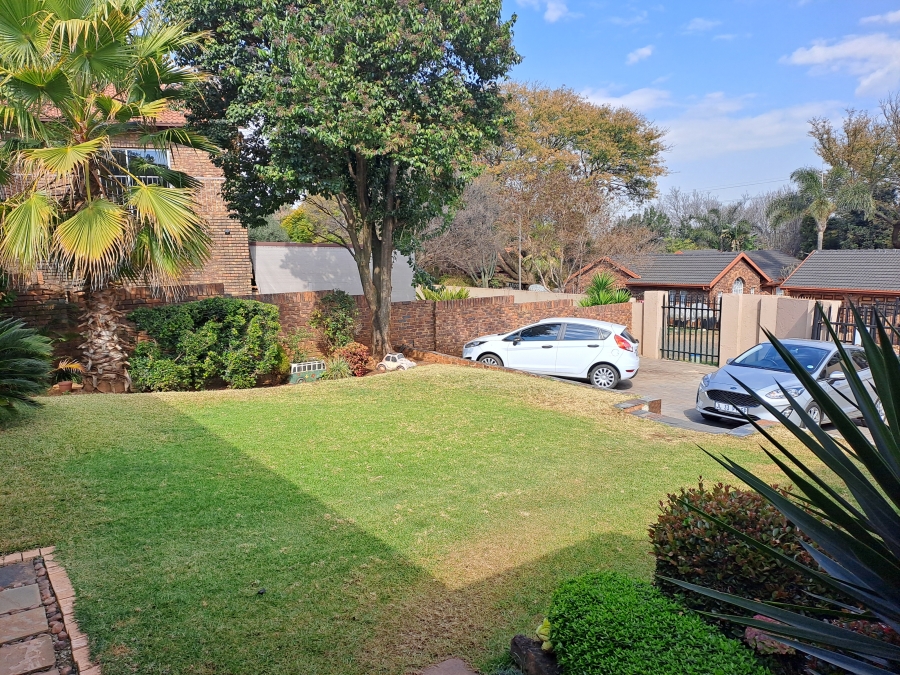 5 Bedroom Property for Sale in Pierre Van Ryneveld Gauteng