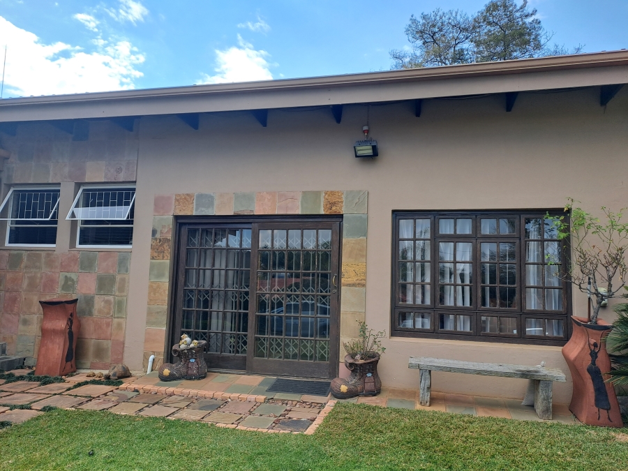 5 Bedroom Property for Sale in Pierre Van Ryneveld Gauteng