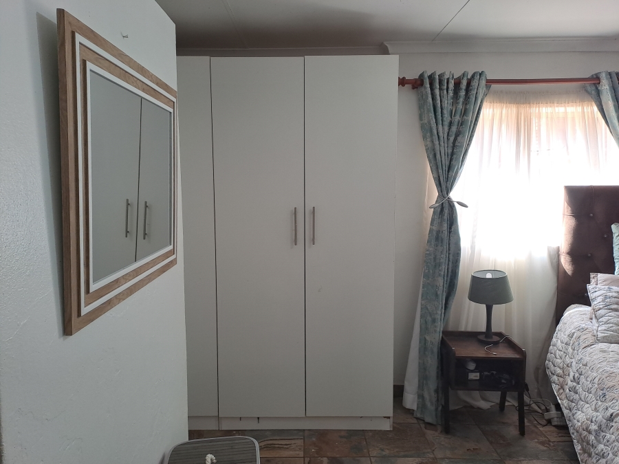 5 Bedroom Property for Sale in Pierre Van Ryneveld Gauteng