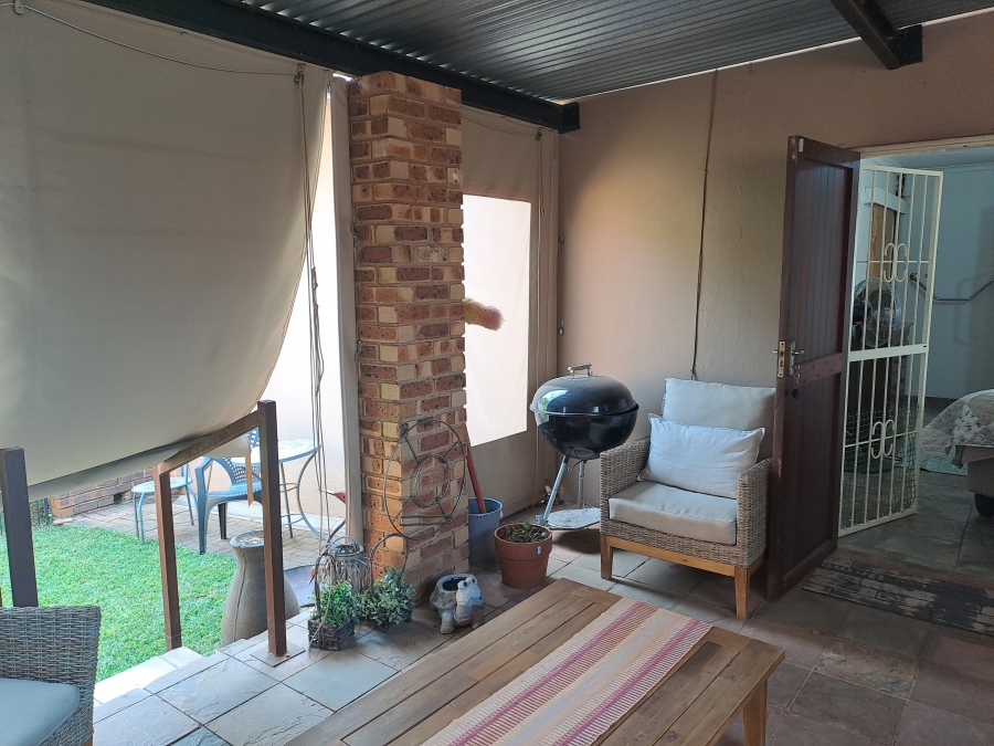 5 Bedroom Property for Sale in Pierre Van Ryneveld Gauteng