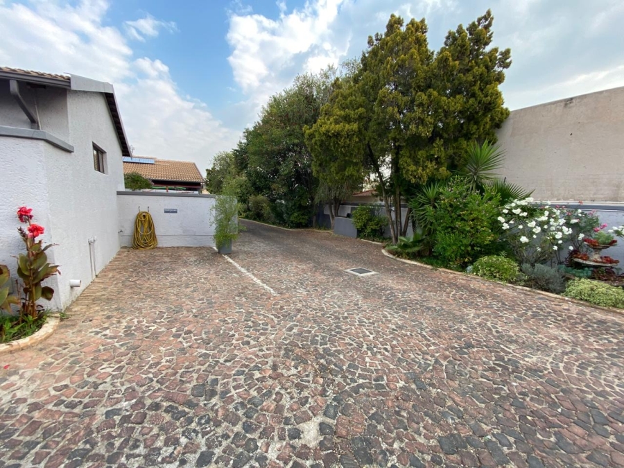 2 Bedroom Property for Sale in Fourways Gauteng