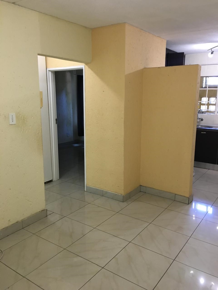 2 Bedroom Property for Sale in Suideroord Gauteng