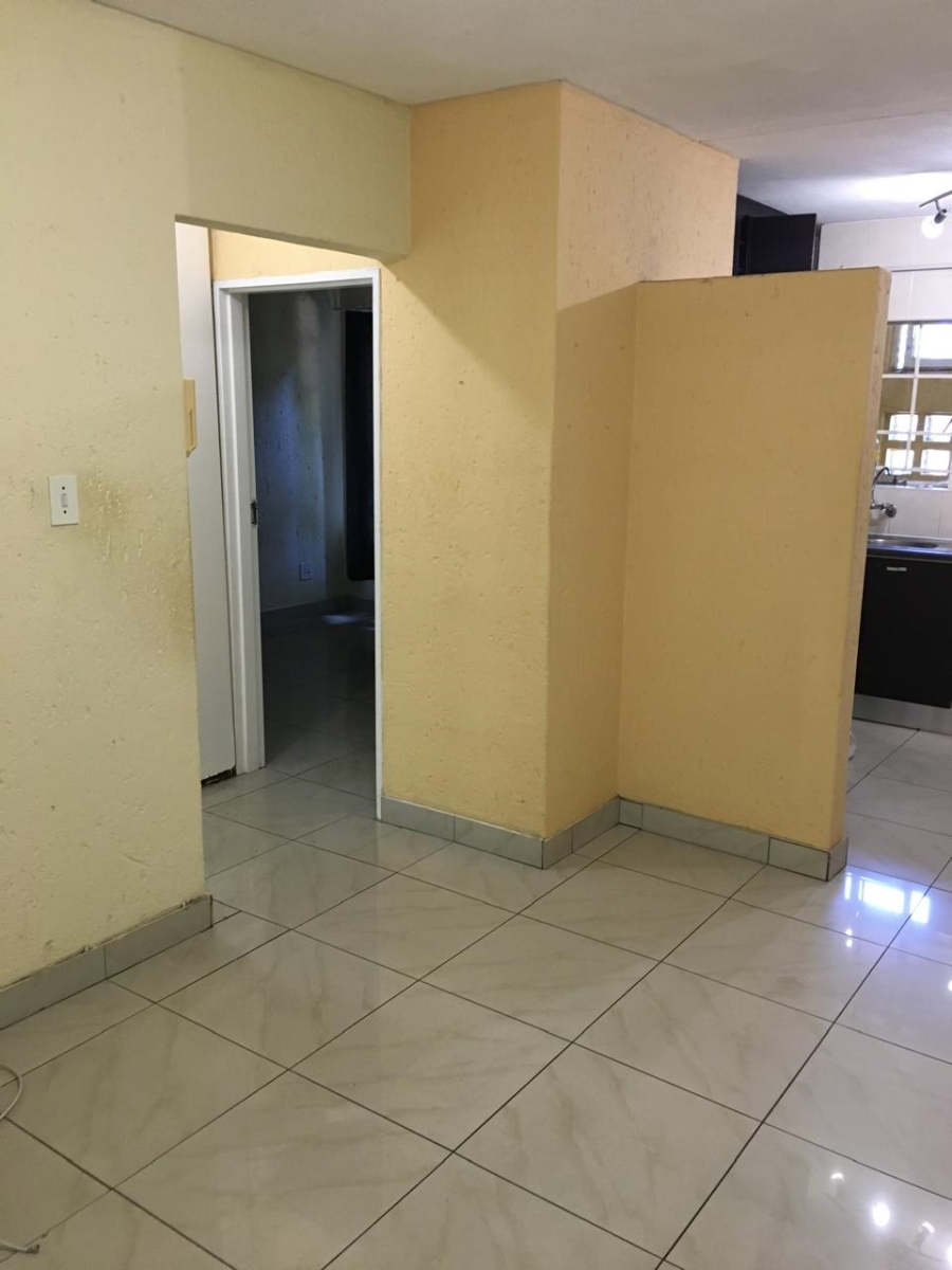 2 Bedroom Property for Sale in Suideroord Gauteng