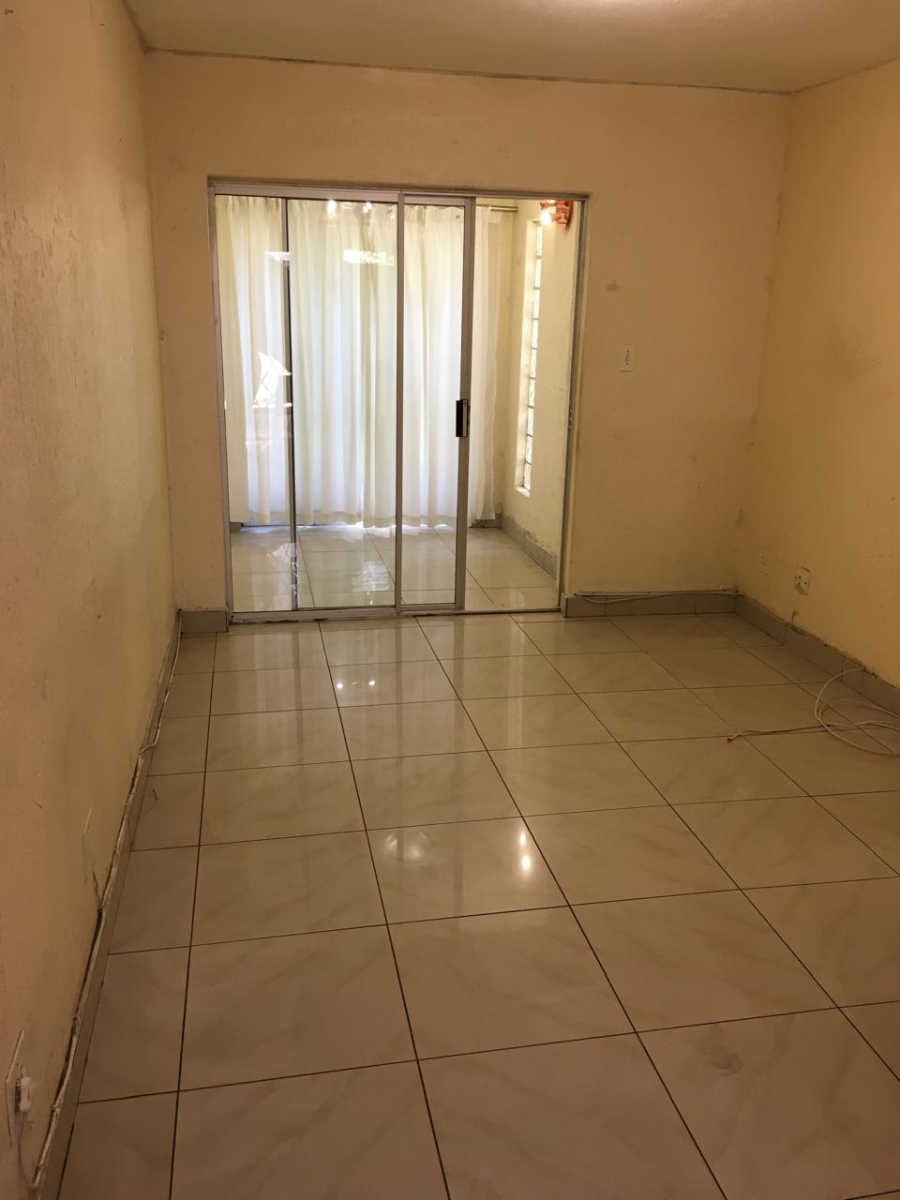 2 Bedroom Property for Sale in Suideroord Gauteng