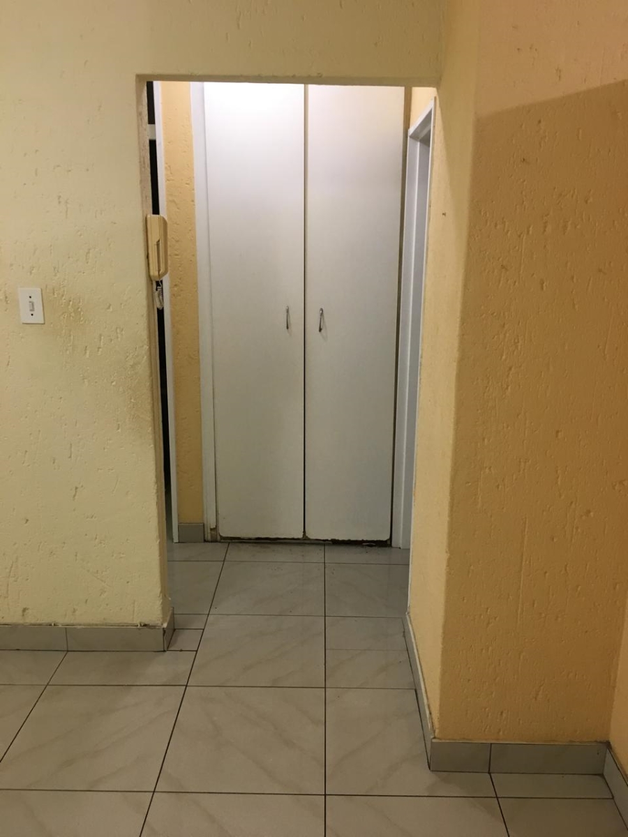 2 Bedroom Property for Sale in Suideroord Gauteng