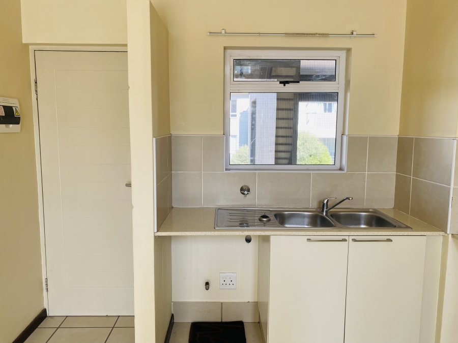To Let 2 Bedroom Property for Rent in Bryanston Gauteng