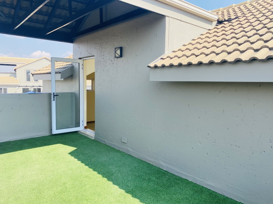 To Let 2 Bedroom Property for Rent in Bryanston Gauteng