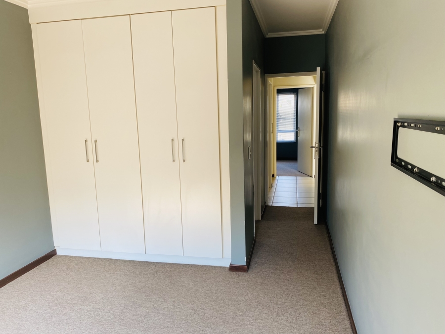 To Let 2 Bedroom Property for Rent in Bryanston Gauteng