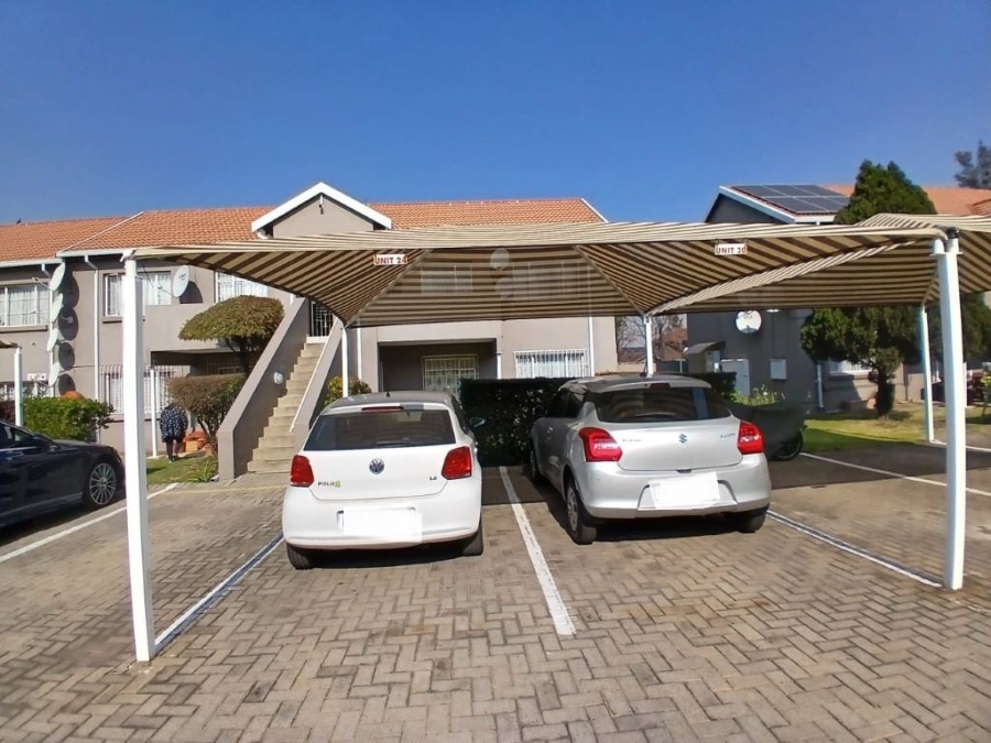 2 Bedroom Property for Sale in Brackendowns Gauteng