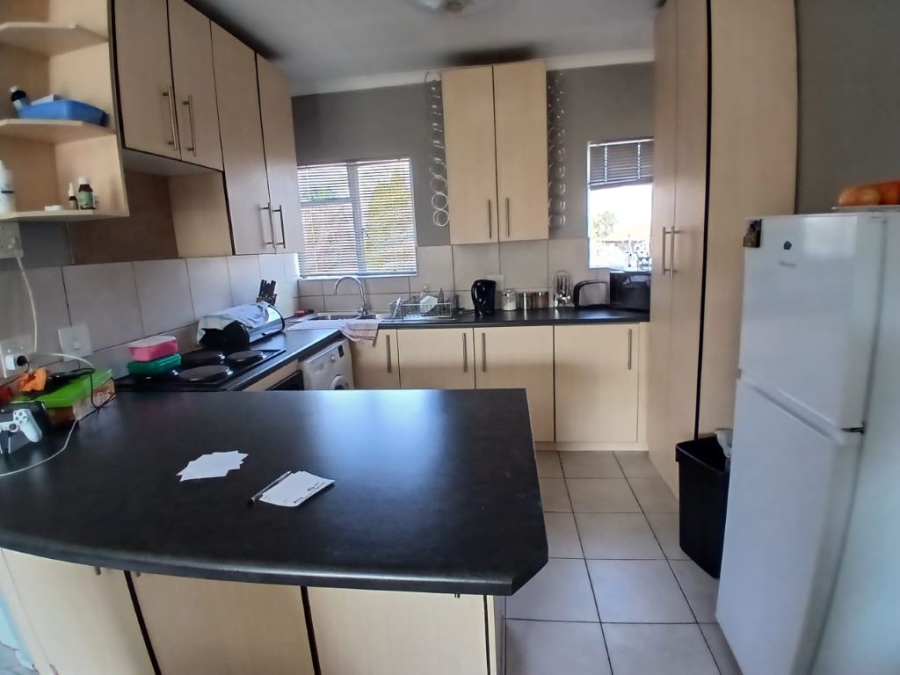 2 Bedroom Property for Sale in Brackendowns Gauteng