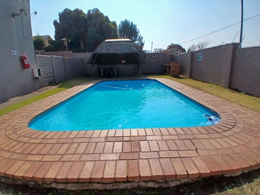 2 Bedroom Property for Sale in Brackendowns Gauteng