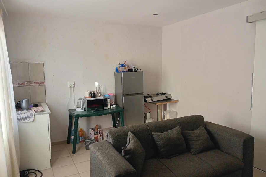 To Let 1 Bedroom Property for Rent in Lombardy East Gauteng