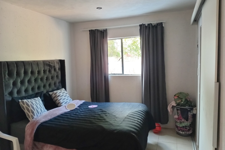 To Let 1 Bedroom Property for Rent in Lombardy East Gauteng