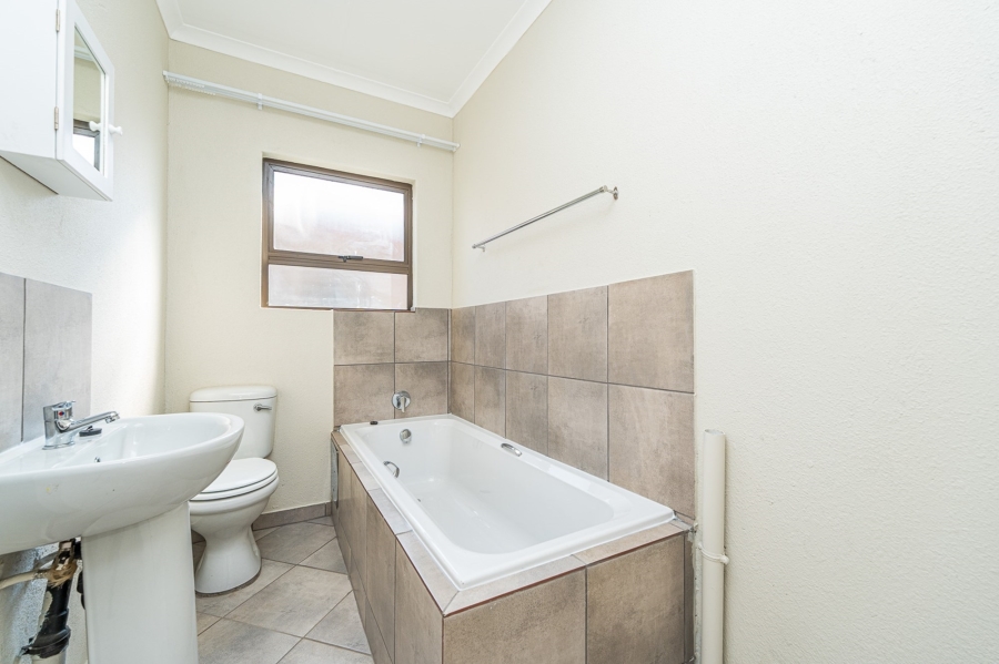 3 Bedroom Property for Sale in Windmill Park Gauteng