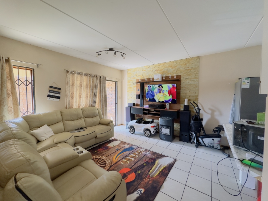 2 Bedroom Property for Sale in Mondeor Gauteng