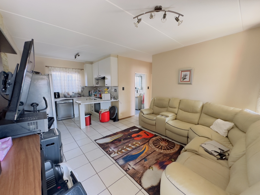 2 Bedroom Property for Sale in Mondeor Gauteng