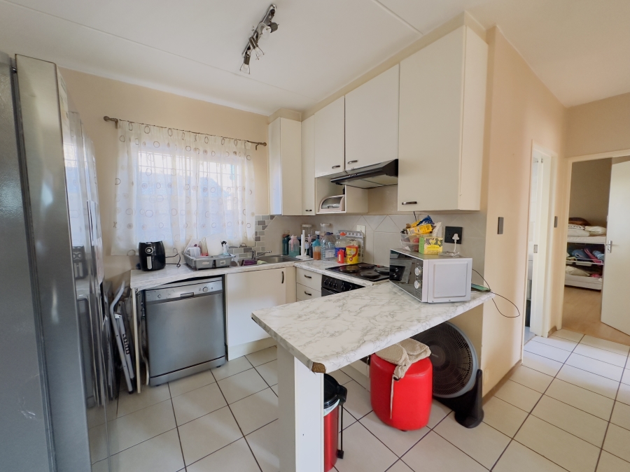 2 Bedroom Property for Sale in Mondeor Gauteng