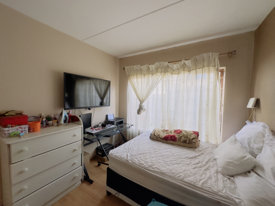 2 Bedroom Property for Sale in Mondeor Gauteng
