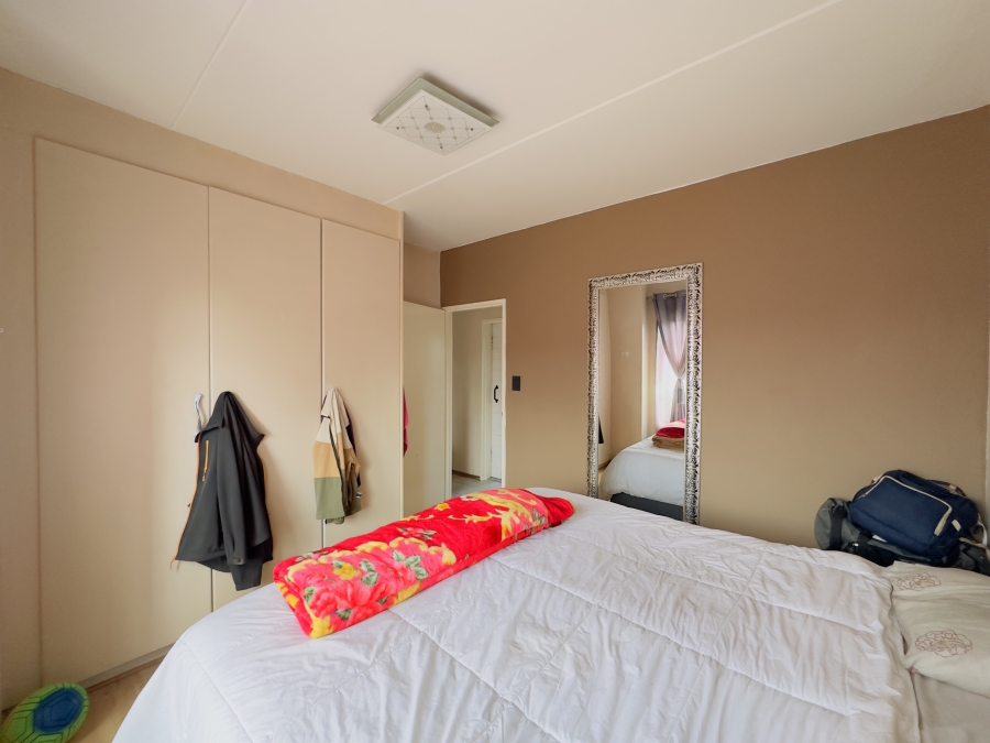 2 Bedroom Property for Sale in Mondeor Gauteng