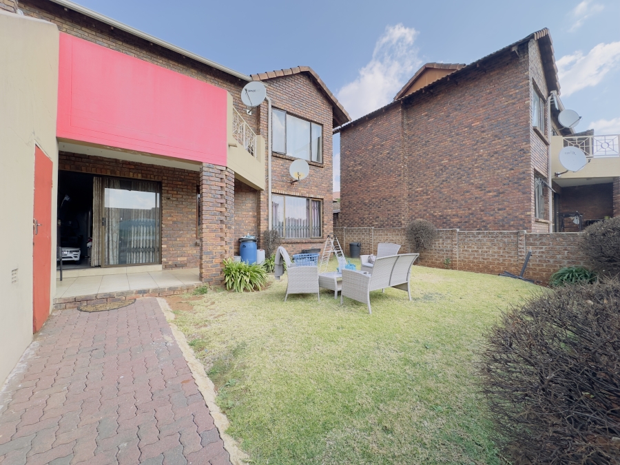 2 Bedroom Property for Sale in Mondeor Gauteng