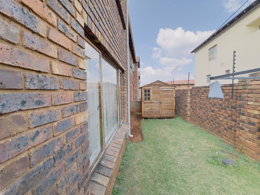 2 Bedroom Property for Sale in Mondeor Gauteng
