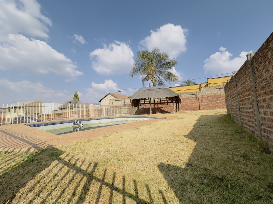 2 Bedroom Property for Sale in Mondeor Gauteng