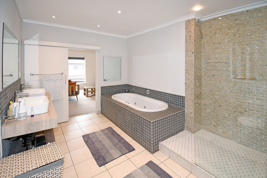 3 Bedroom Property for Sale in Atholl Gardens Gauteng